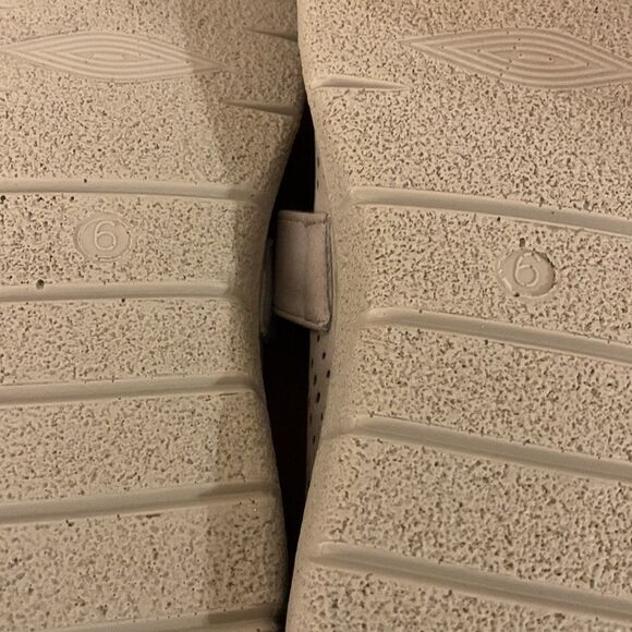 Ladies size 6 page Mary Jane shoes NWT with memory foam insoles - Picture 7 of 8